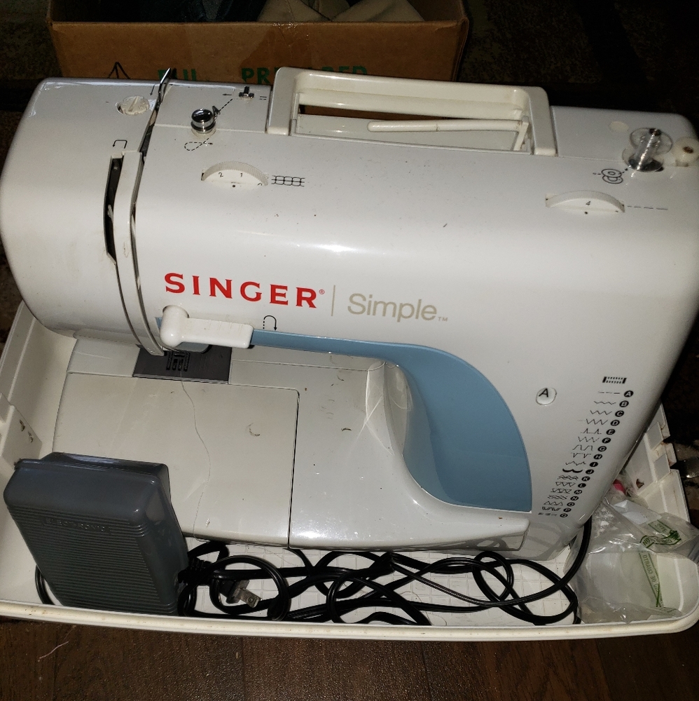 Singer Simple Sewing Machine